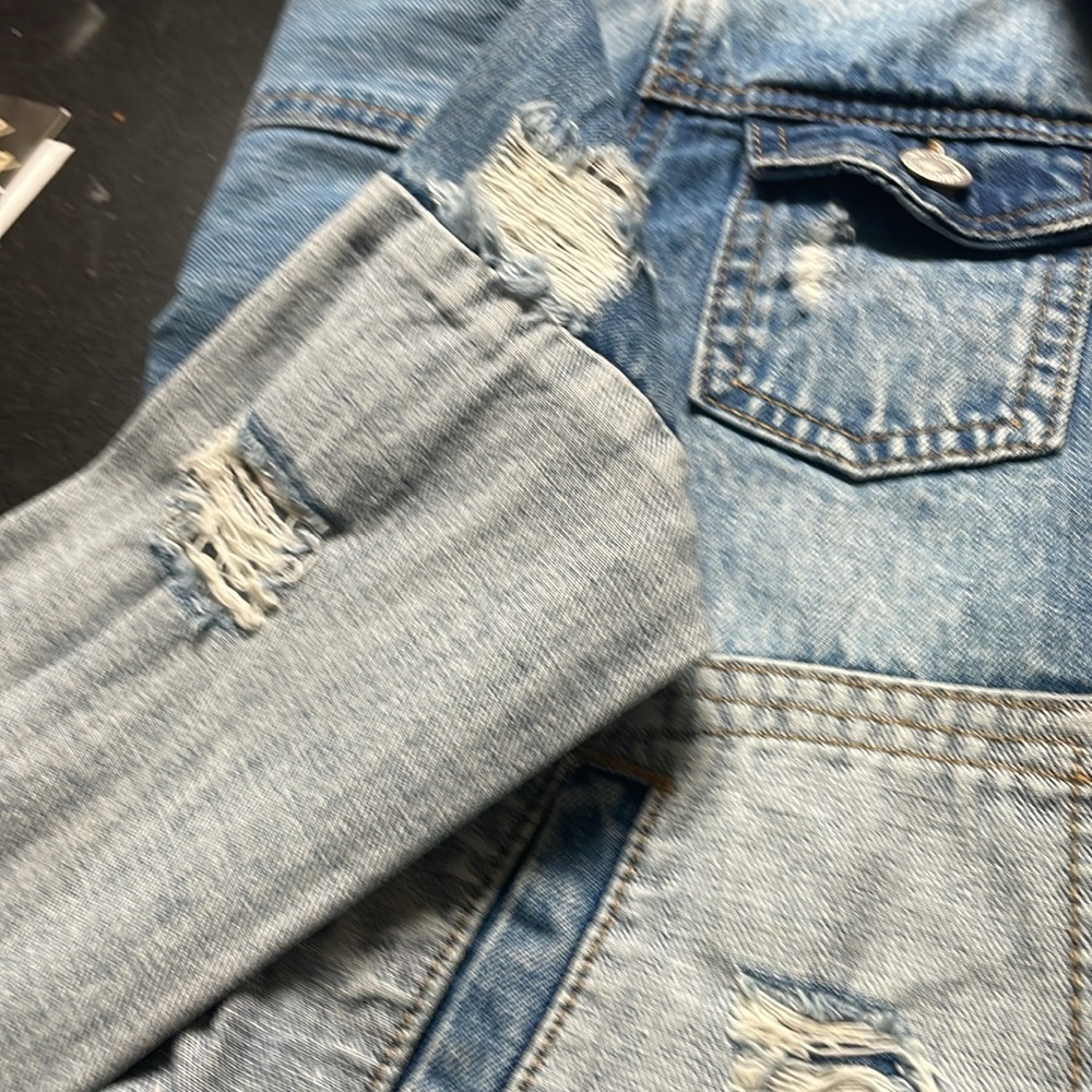 Child’s Jean Jacket.. - Picture 4 of 6